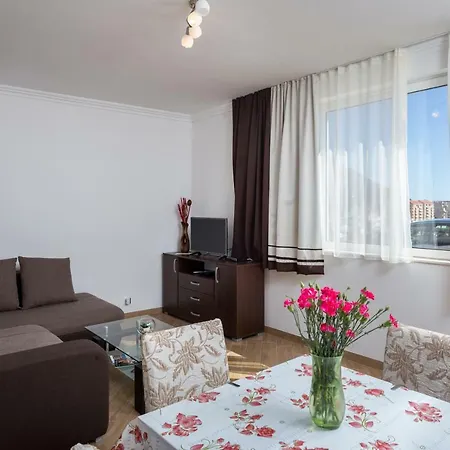 Apartman Saric Denis アパート *